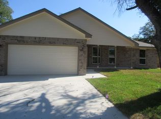 16 Snell Dr, Lampasas, TX 76550