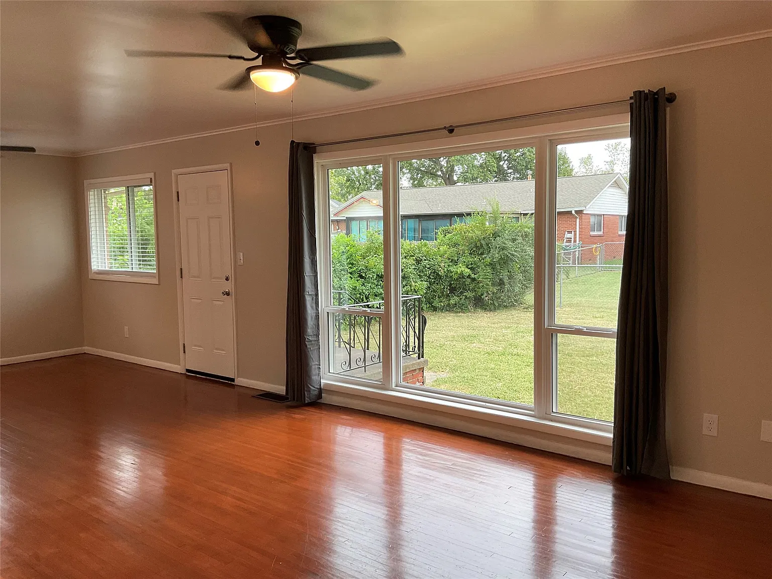 3 bed, 1.5 bath, 1367 sqft, $1,450 — Photo 2