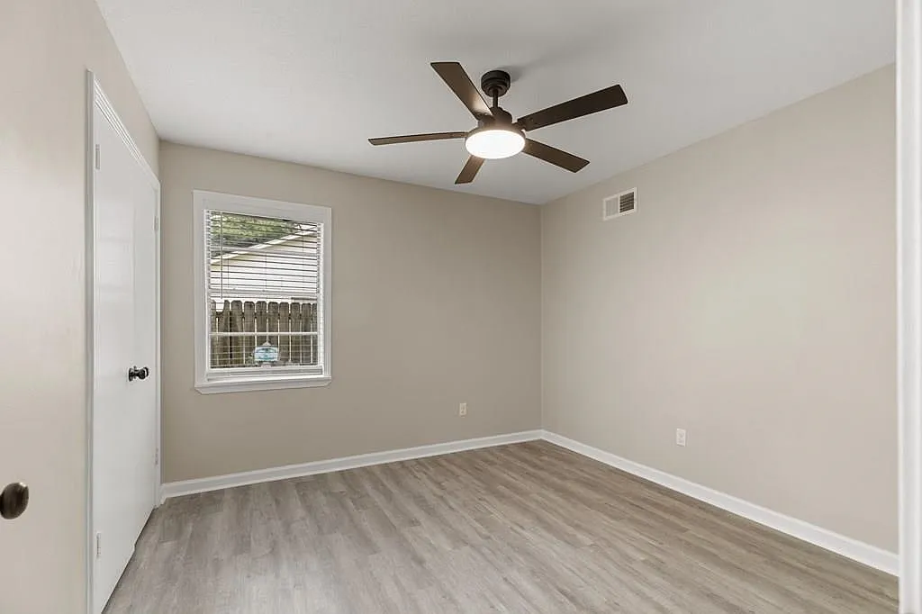 3 bed, 2.0 bath, 1377 sqft, $1,500 — Photo 3