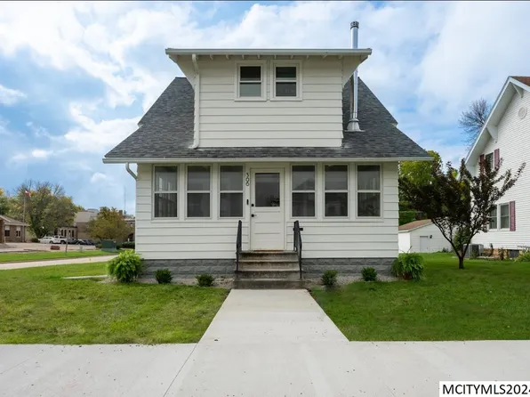 306 W K St, Forest City, IA 50436