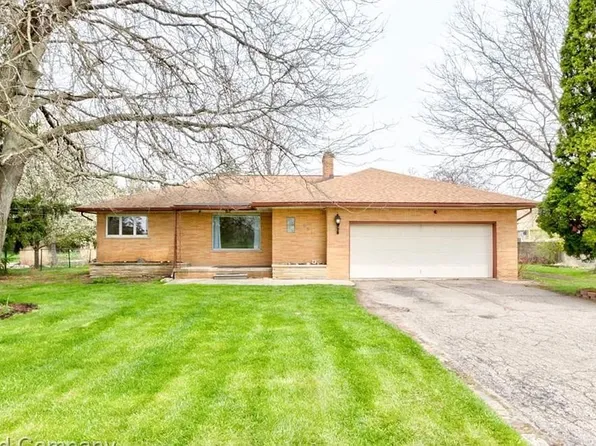 951 E Square Lake Rd, Troy, MI 48085