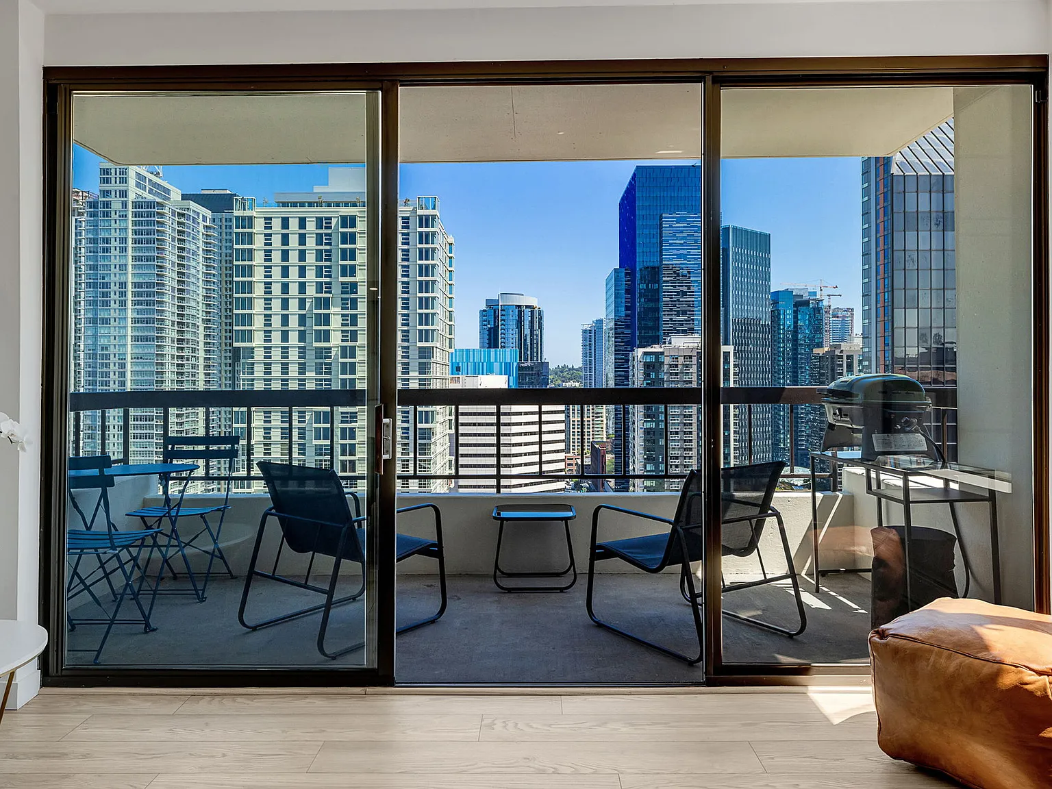 2 bed, 863 sqft, $3,500 — Photo 4