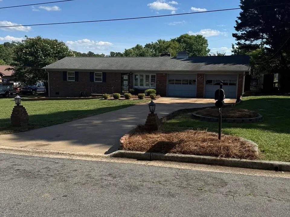 407 W Gaston Ave
