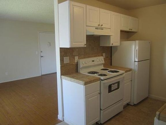 3rd image of 909 S Sunshine Ave