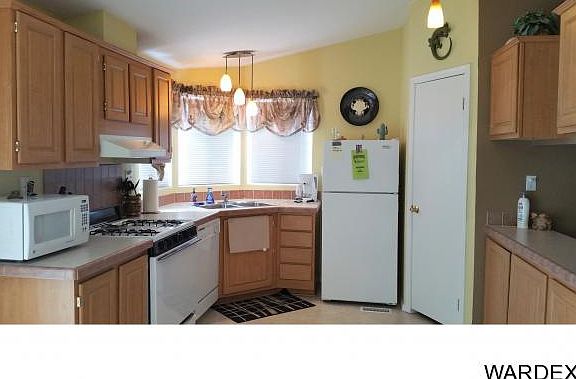 4th image of 8146 S Carob Dr