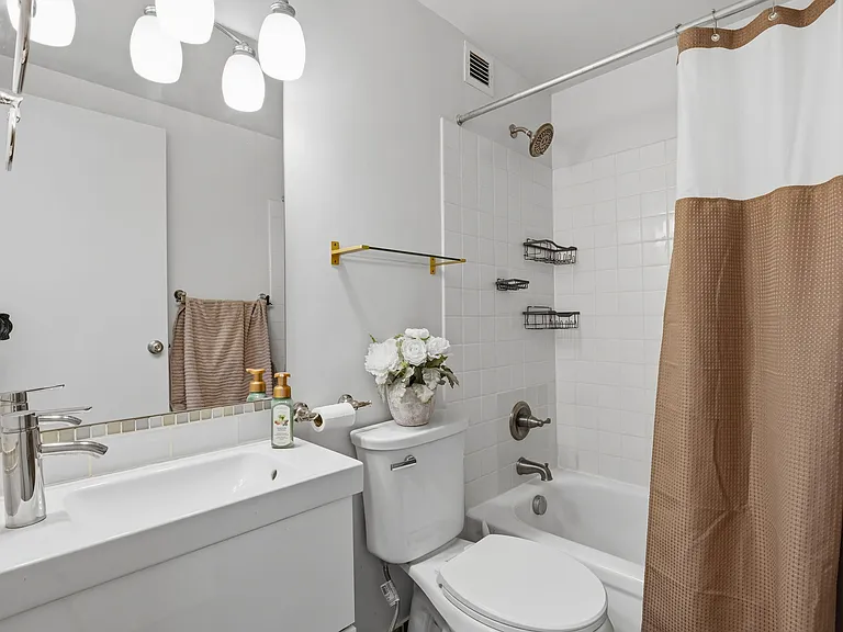 4343 N Clarendon Ave #1812 — Photo 7
