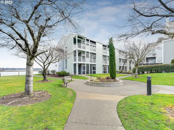 133 N Hayden Bay Dr, Portland, OR 97217
