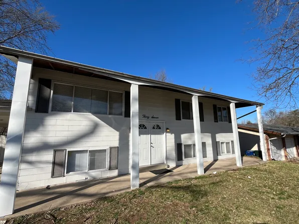 37 Soutee Dr, Saint Peters, MO 63376