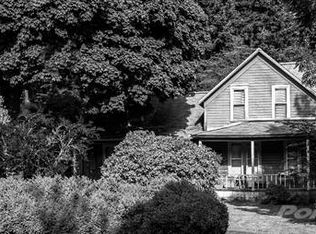 750 Madison Ave N, Bainbridge Island, WA 98110