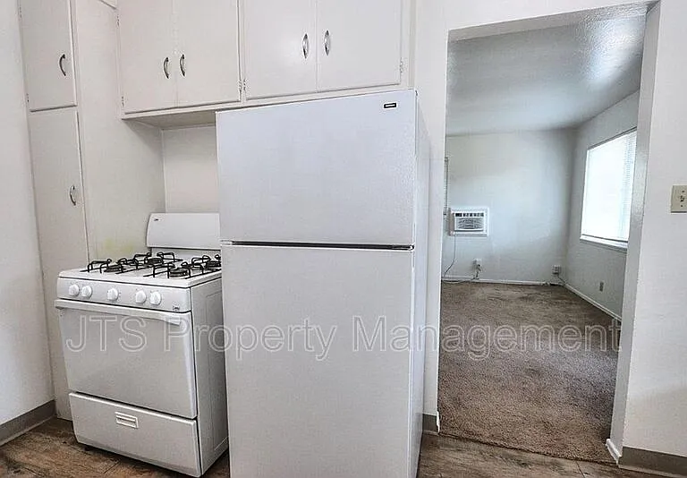 4439 V St #6 — Photo 28
