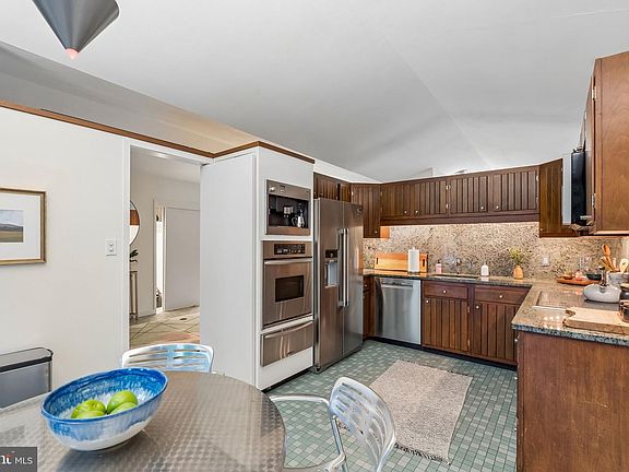 4th image of 1640 Monk Rd