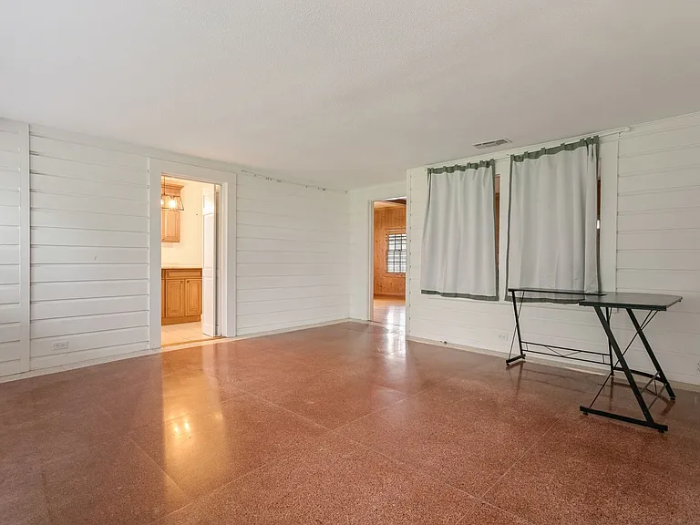 160 W Edgewood Pl — Photo 22