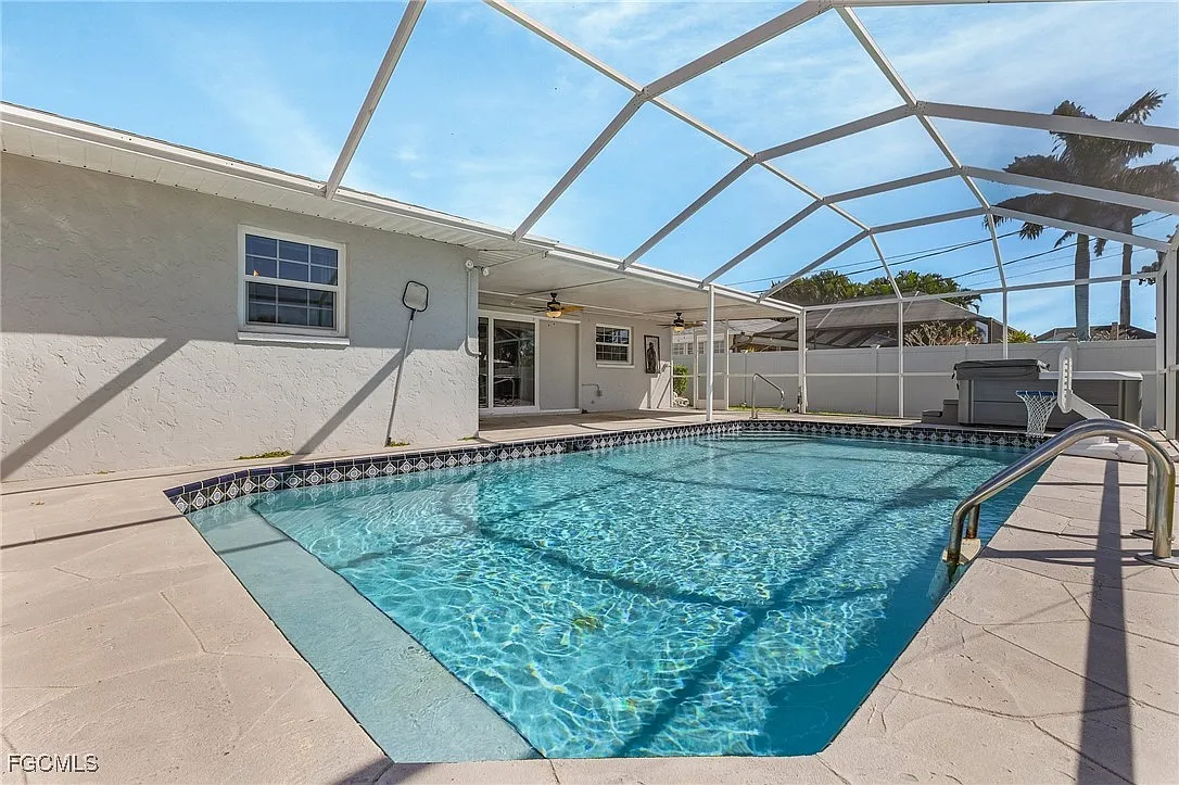 3 bed, 2.0 bath, 1483 sqft, $7,000 — Photo 3