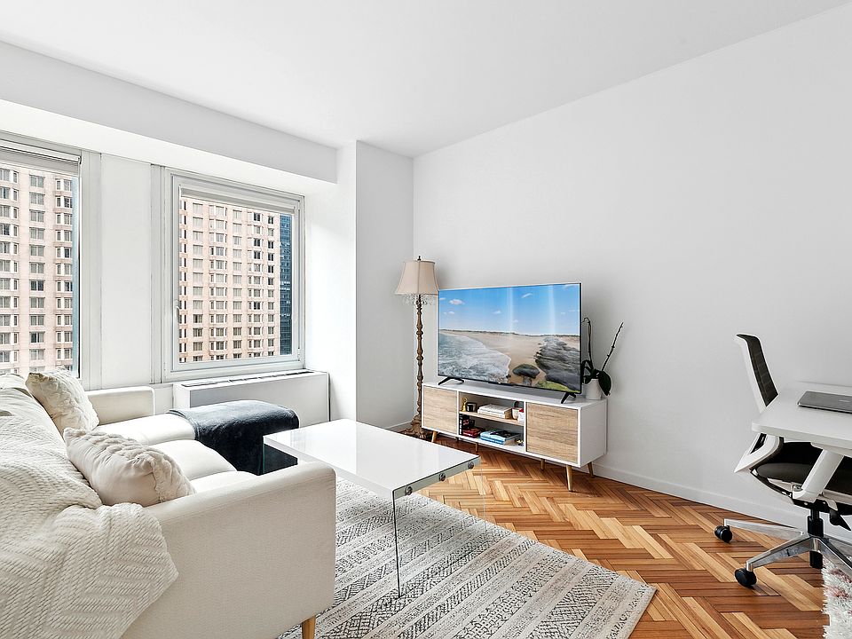 1st image of 150 W 56th St APT 2811