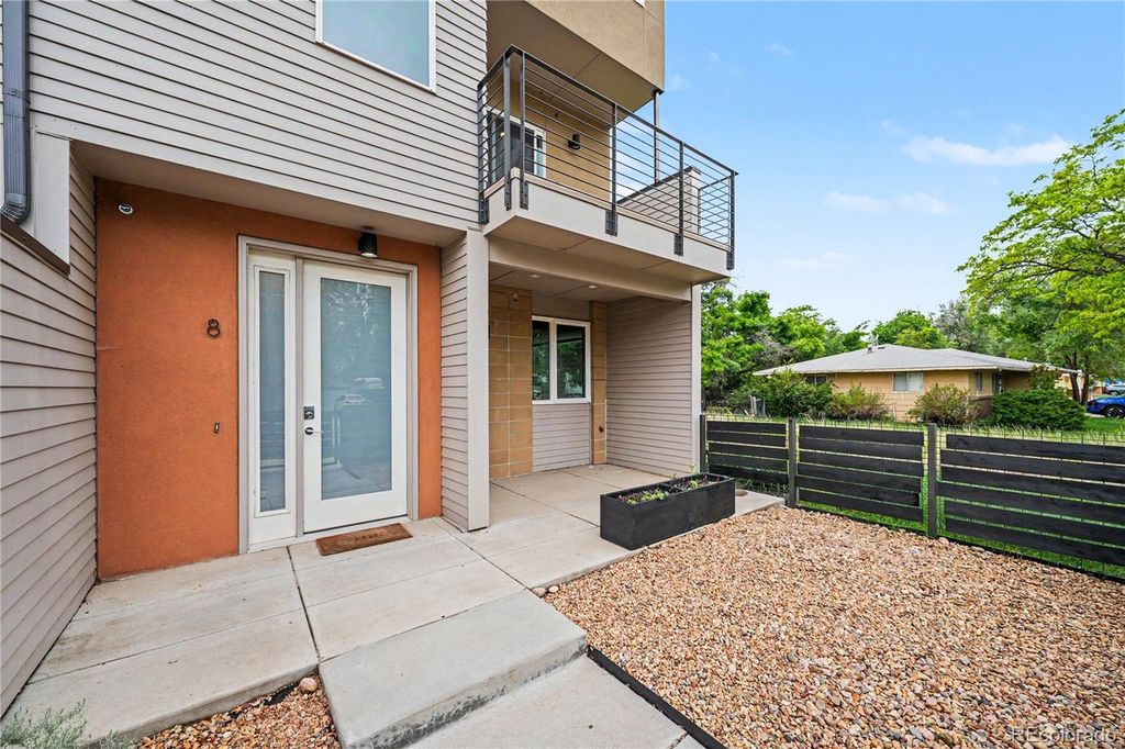 314 Green Leaf Street #8