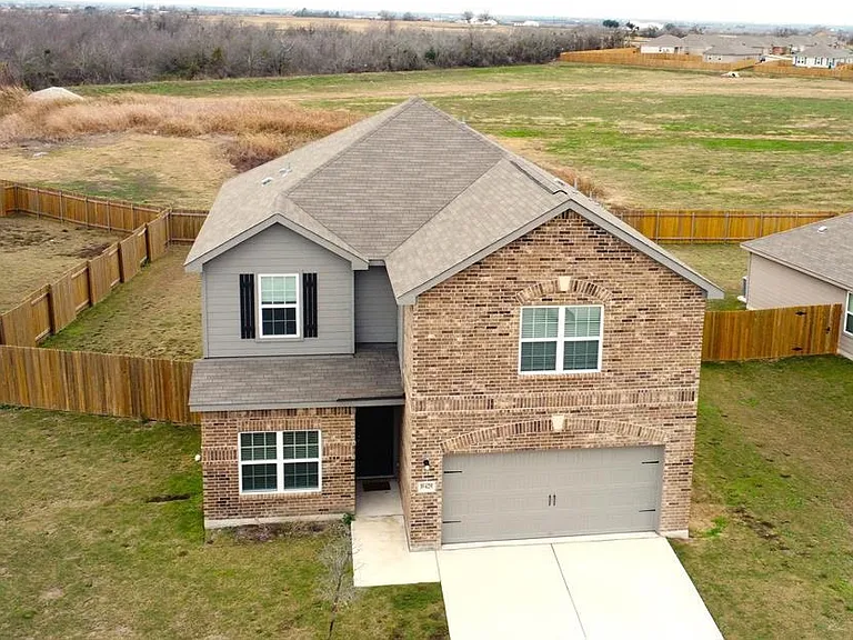 16429 Farmhouse Ln — Photo 2
