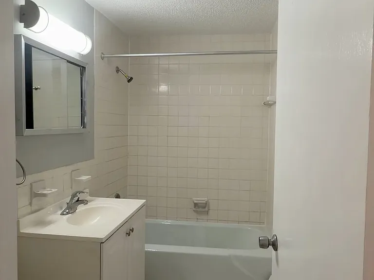 138 Store Ave #2P — Photo 8