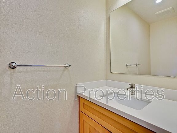5th image of 135 Brenton Ct #B