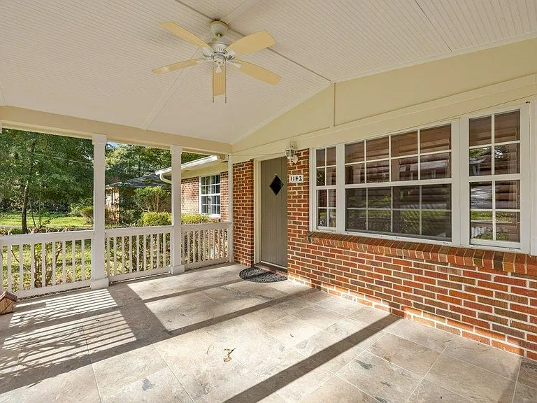1142 Old Fort Dr — Photo 4
