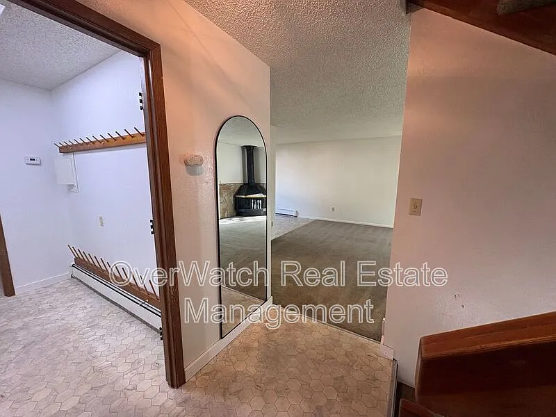 3 bed, 1.5 bath, 1434 sqft, $2,400 — Photo 3