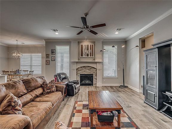 5th image of 104 Old Home Pl