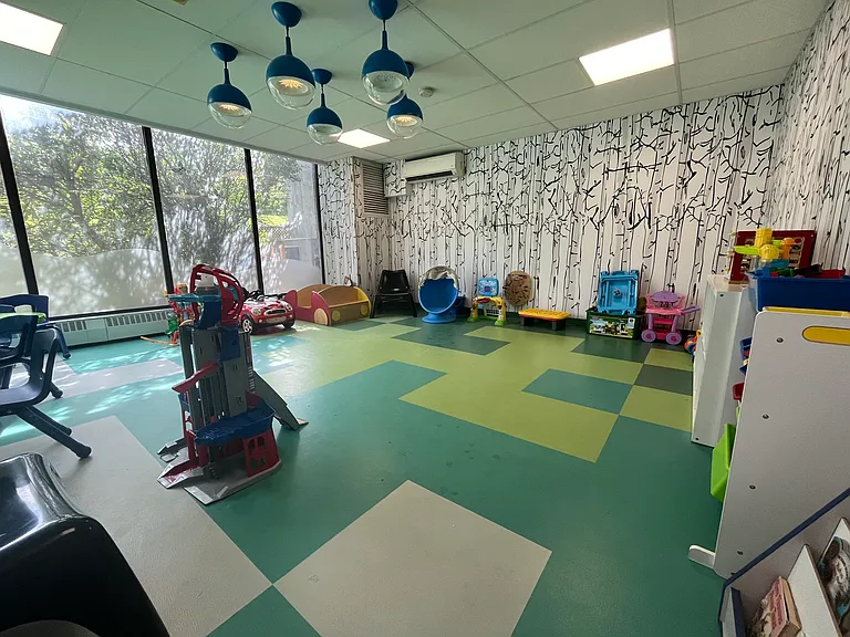 300 Antibes Dr — Photo 20