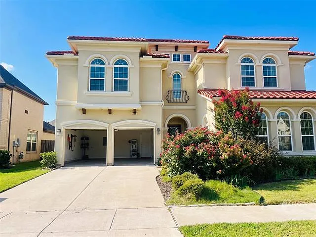 5 bed, 5.5 bath, 4621 sqft, $3,599 — Photo 1