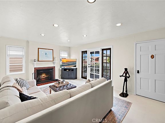 5th image of 283 Fairview St