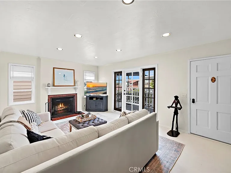 283 Fairview St — Photo 5