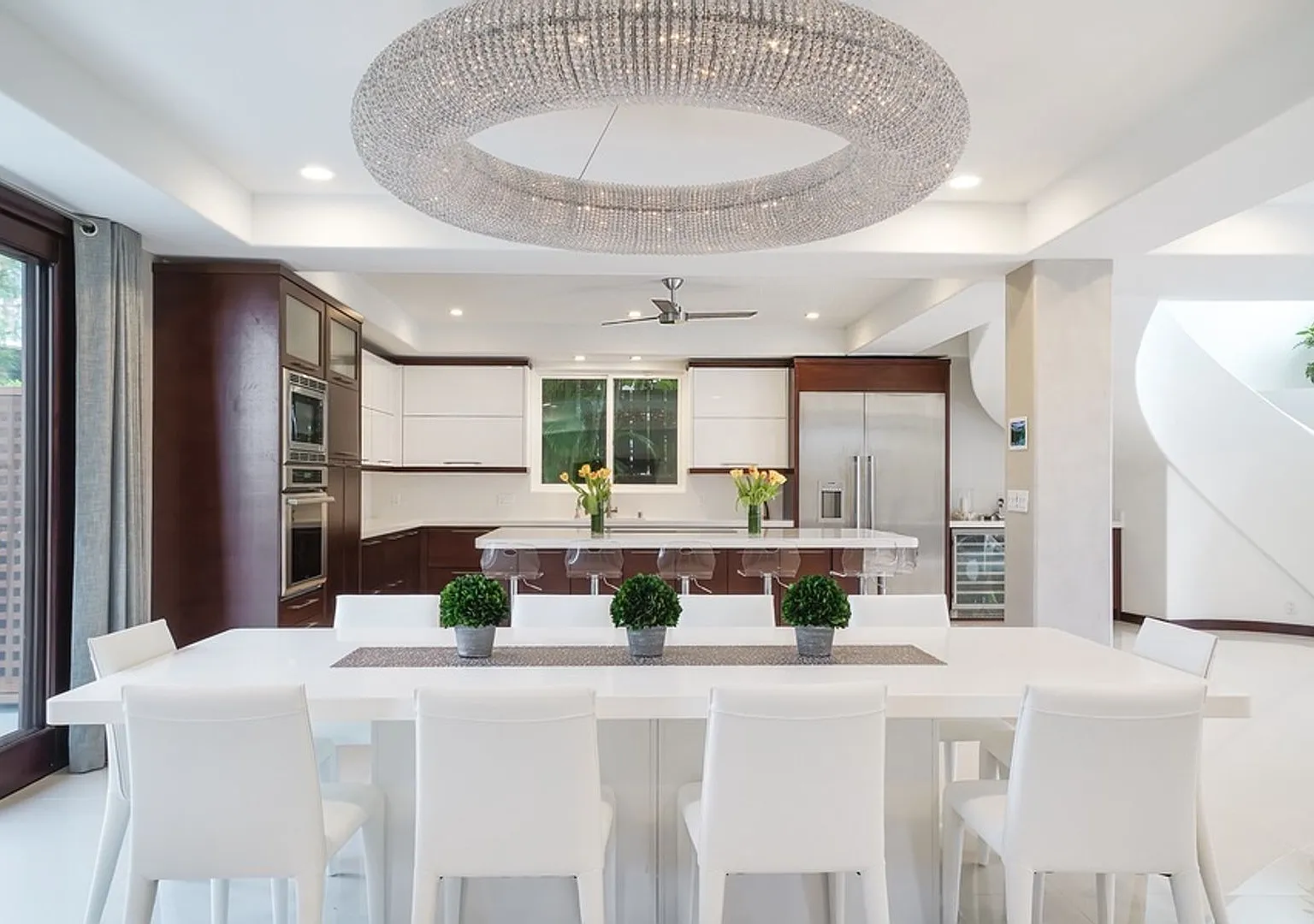 Diamond Head Villa: Luxury Gold Coast Retreat w/ Pool, Jacuzzi & Beach Access — Photo 3