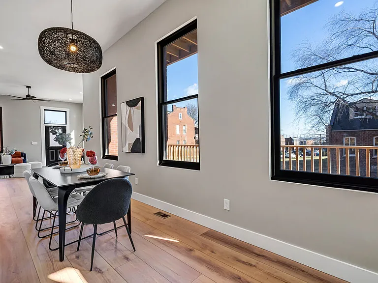 1000 Barton St — Photo 15
