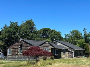284 Roe Ave, East Patchogue, NY 11772