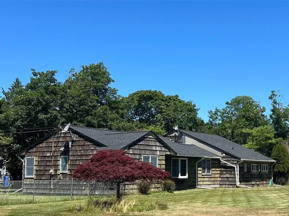 284 Roe Avenue, East Patchogue, NY 11772