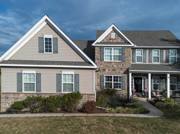 240 Hunters Chase, Etters, PA 17319