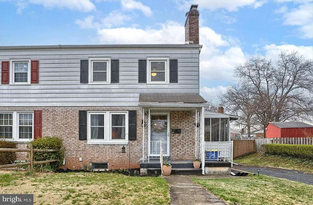 357 E High St photo 1