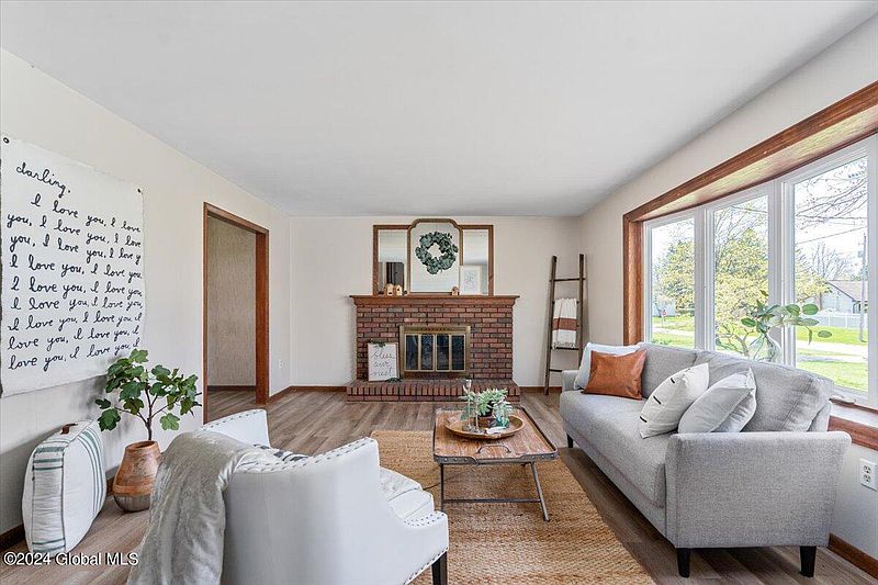 5th image of 11 Damask Drive