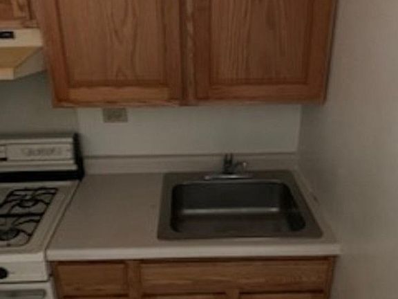 4th image of 501 Maple Ave