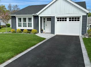 457 Summerwood Ct, Ridge, NY 11961