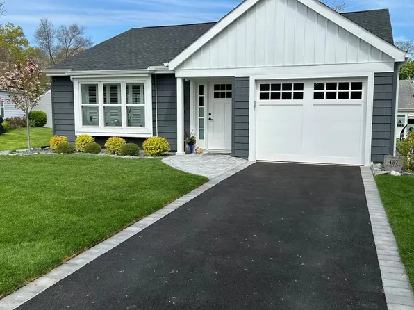 457 Summerwood Court, Ridge, NY 11961
