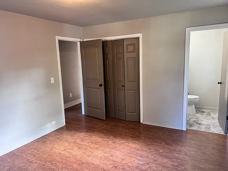 1107 Wilson St — Photo 5