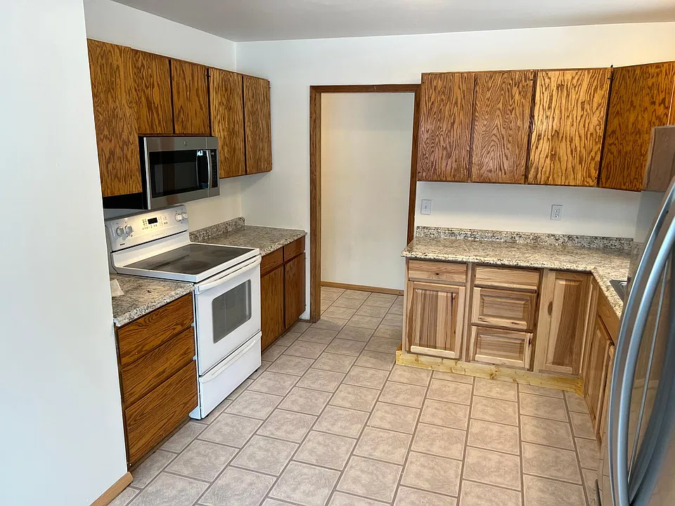 2225 9th St W