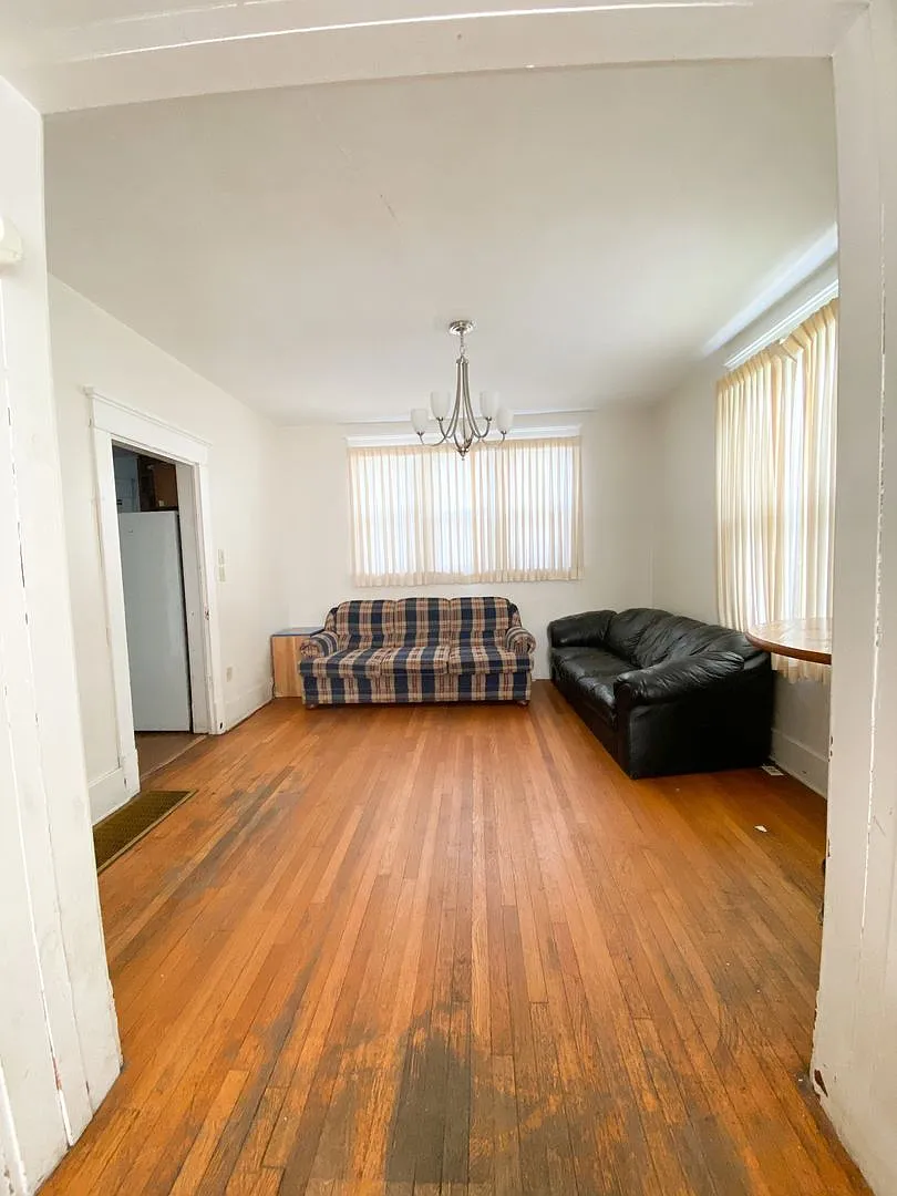 Three Bedroom Close to Campus — Photo 3