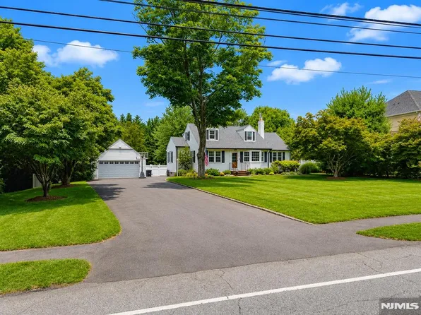 521 Sicomac Ave, Wyckoff, NJ 07481