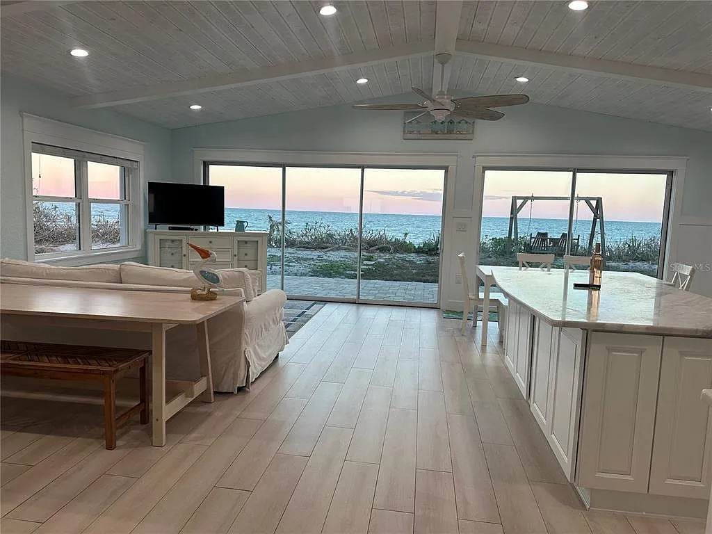 3 bed, 2.5 bath, 1300 sqft, $8,000 — Photo 3
