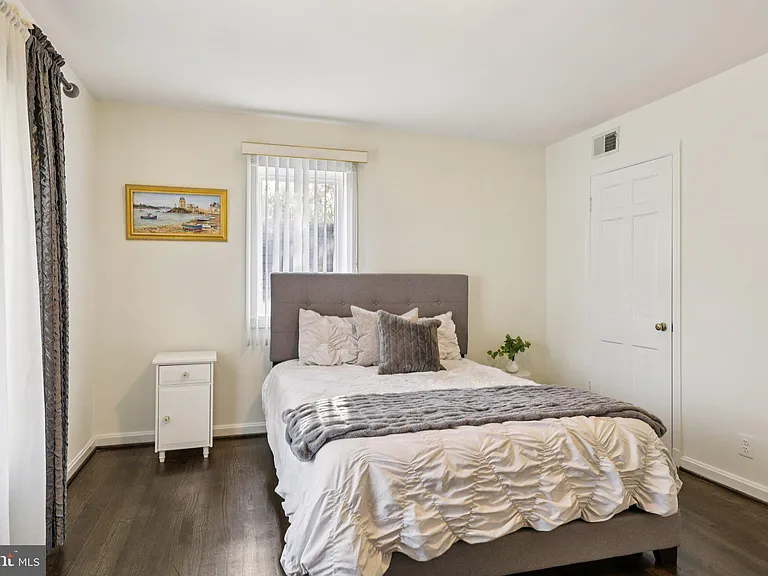 5301 Goldsboro Rd — Photo 41