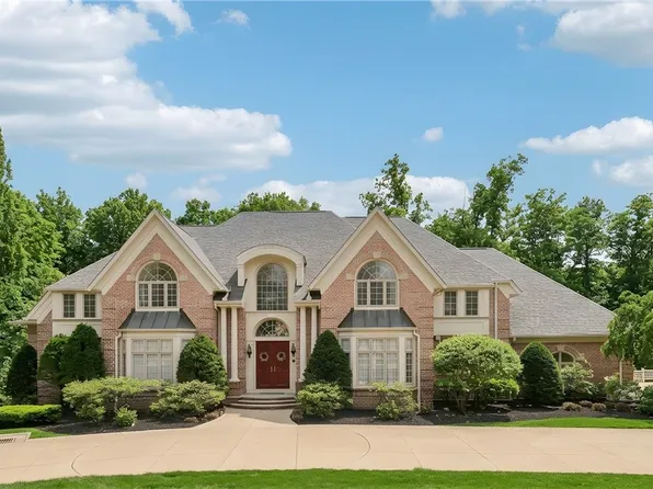 2850 Roundhill Rd, Akron, OH 44333