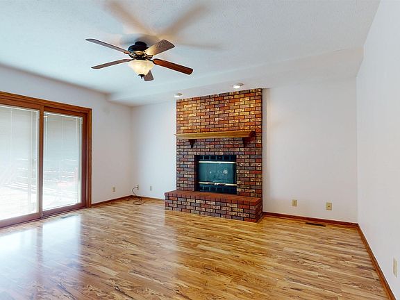 2nd image of 912 N 86th St