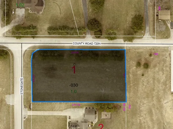 2 Stonegate Dr, Charleston, IL 61920