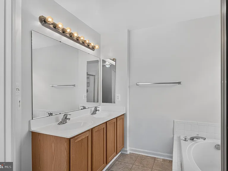 15044 Gaffney Cir — Photo 26