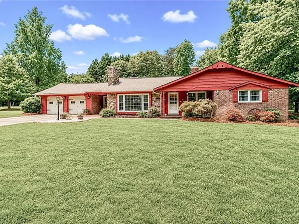 111 Wildflower Ln, Statesville, NC 28625
